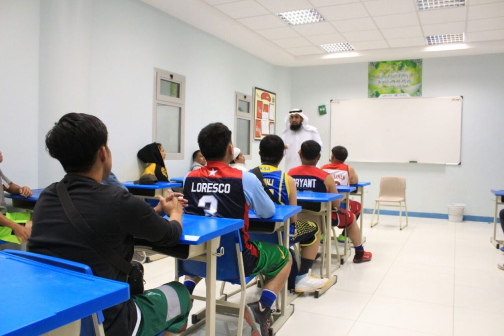 اسلام شخصين من الجالية الفلبينية بملتقى الصفوة