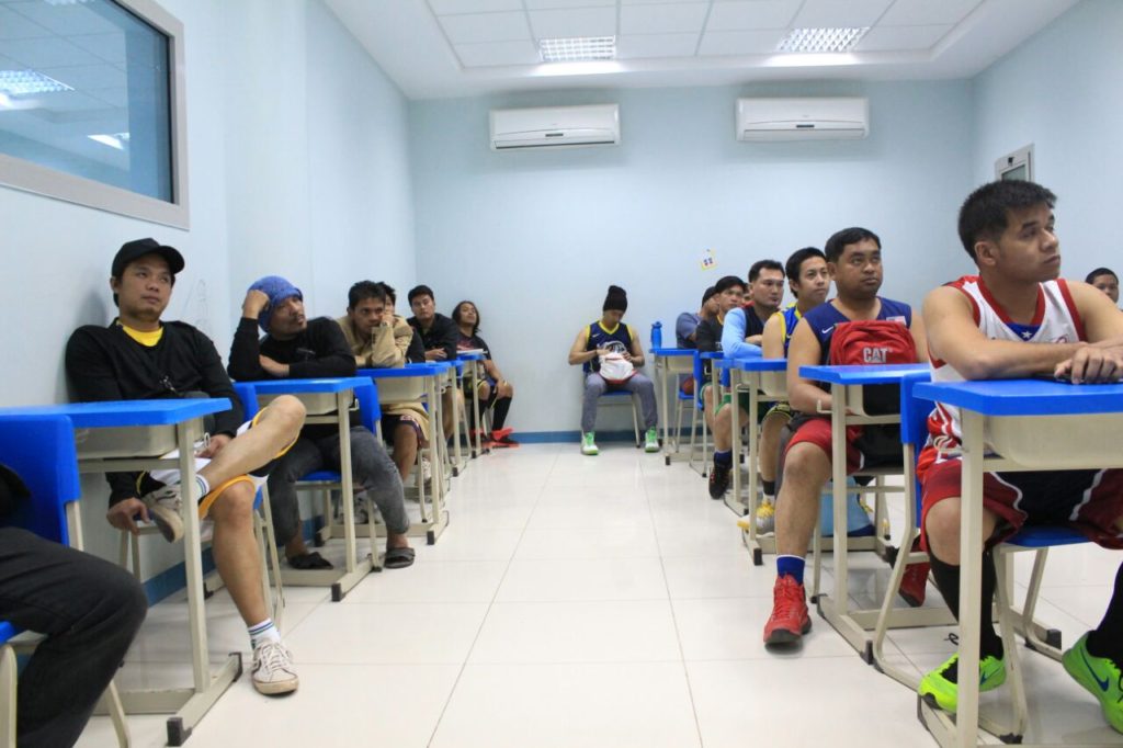 اسلام شخصين من الجالية الفلبينية بملتقى الصفوة الأسبوعي