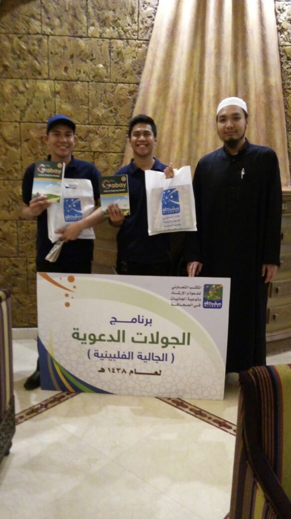 ٌٌٌإسلام ٤ أشخاص في برنامج الجولات الدعوية يوم الأحد ٥-٣-١٤٣٨هـ